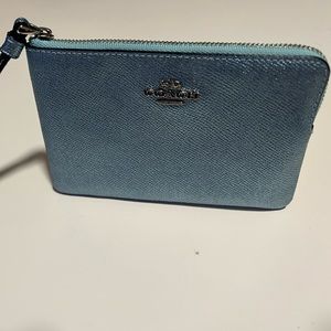 Coach Corner Zip Wrist Metallic Sky Blue F21070